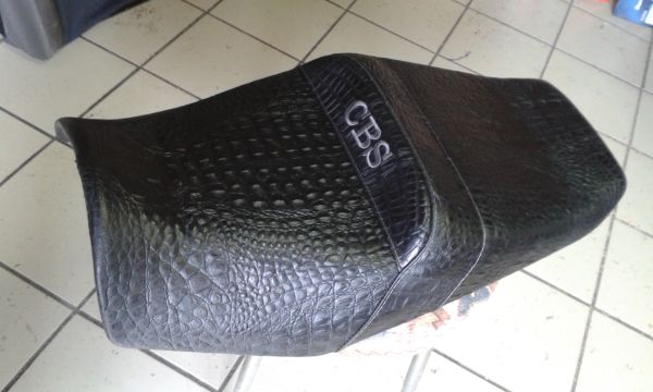 restauration de la mousse de selle de moto1100 CBS à Villefranche sur saone 69