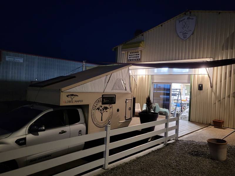 Confection d'une toile isolée avec grandes ouvertures de toit relevable près de Vichy