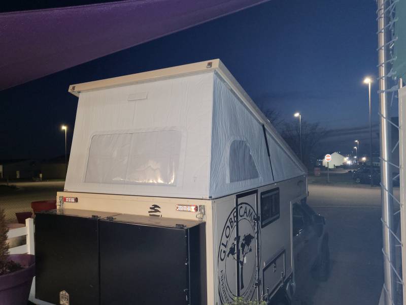 Confection et pose d'une toile réalisée avec un isolant monocouche naturelde toit relevable près de Vichy