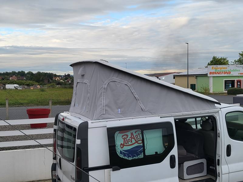Confection et pose d'une toile simple pour voiture en PROVENCE