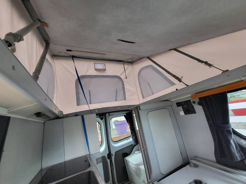 Confection et pose d'une toile simple de RENAULT TRAFIC en PROVENCE