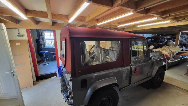 Confection d'une toile de capote sur mesure pour Land-Rover Defender près de Clermont-Ferrand en Auvergne-Rhône-Alpes