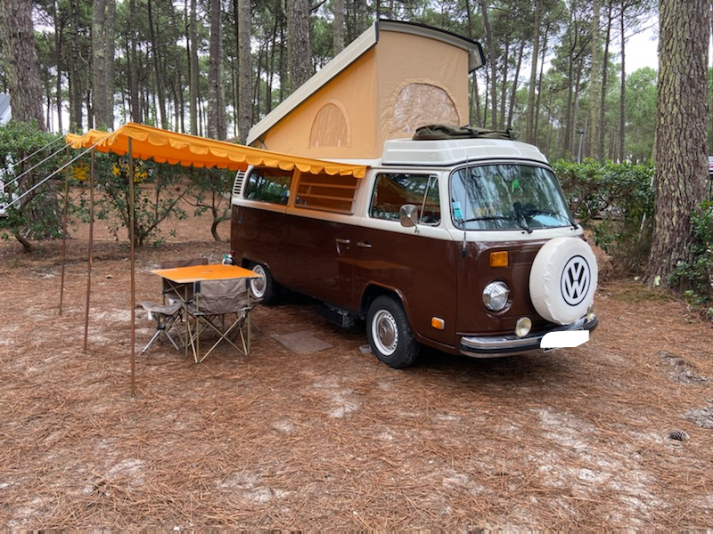 Réalisation et pose d'une toile simple avec fenêtres complètes de Volkswagen COMBI T2 en AUVERGNE